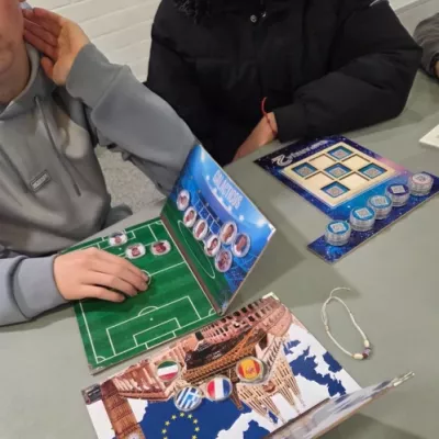 Prueba de equipo en la yincana “Expedición Bitácora”