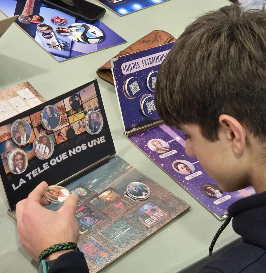 Actividad de yincana educativa en Valladolid dentro de &ldquo;Expedici&oacute;n Bit&aacute;cora&rdquo;, con juegos y desaf&iacute;os cooperativos que fomentan el aprendizaje, la cultura y el trabajo en equipo mediante la gamificaci&oacute;n.